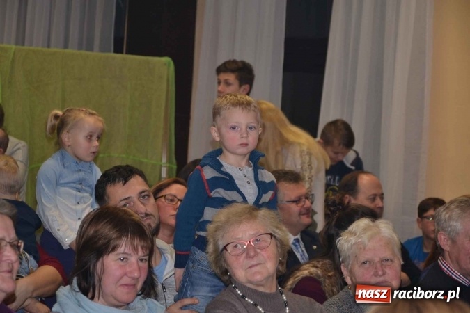 Zdjęcie w galerii na portalu naszraciborz.pl: Bajkowe Mikołajki w Roszkowie  wiadomości z regionu