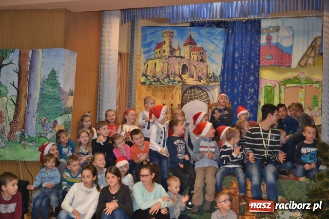 Zdjęcie w galerii na portalu naszraciborz.pl: Bajkowe Mikołajki w Roszkowie  wiadomości z regionu