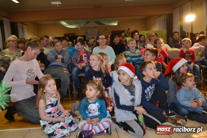 Zdjęcie w galerii na portalu naszraciborz.pl: Bajkowe Mikołajki w Roszkowie  wiadomości z regionu
