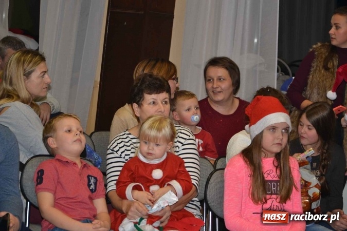 Zdjęcie w galerii na portalu naszraciborz.pl: Bajkowe Mikołajki w Roszkowie  wiadomości z regionu