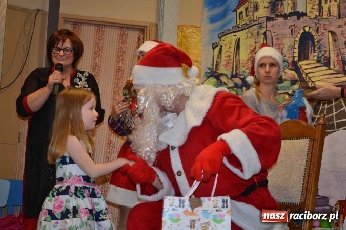 Zdjęcie w galerii na portalu naszraciborz.pl: Bajkowe Mikołajki w Roszkowie  wiadomości z regionu