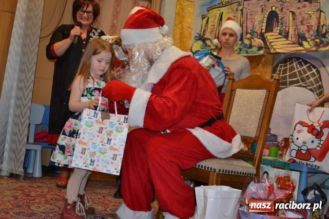 Zdjęcie w galerii na portalu naszraciborz.pl: Bajkowe Mikołajki w Roszkowie  wiadomości z regionu