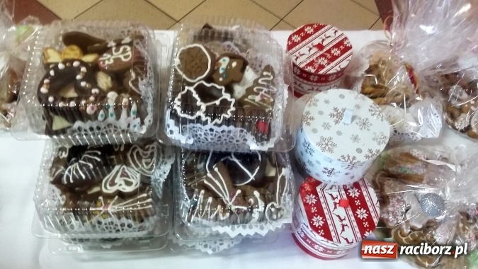 Zdjęcie w galerii na portalu naszraciborz.pl: Kiermasz świąteczny w Szkole Podstawowej nr 13  wiadomości z regionu