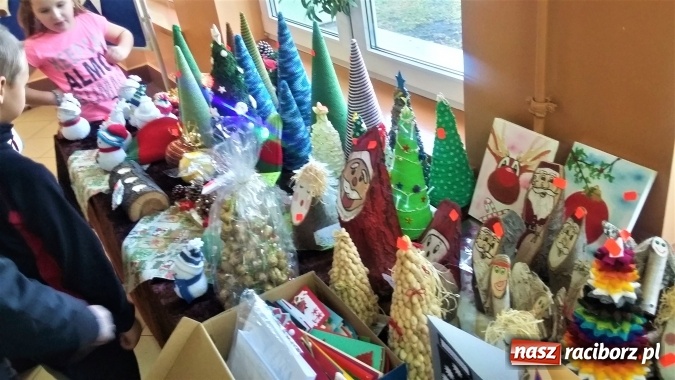 Zdjęcie w galerii na portalu naszraciborz.pl: Kiermasz świąteczny w Szkole Podstawowej nr 13  wiadomości z regionu