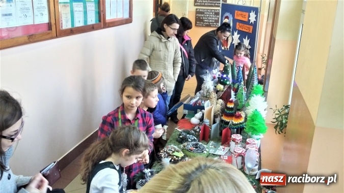 Zdjęcie w galerii na portalu naszraciborz.pl: Kiermasz świąteczny w Szkole Podstawowej nr 13  wiadomości z regionu