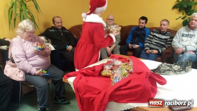 Zdjęcie w galerii na portalu naszraciborz.pl: Mikołaj w Ośrodku Pomocy Społecznej wiadomości z regionu