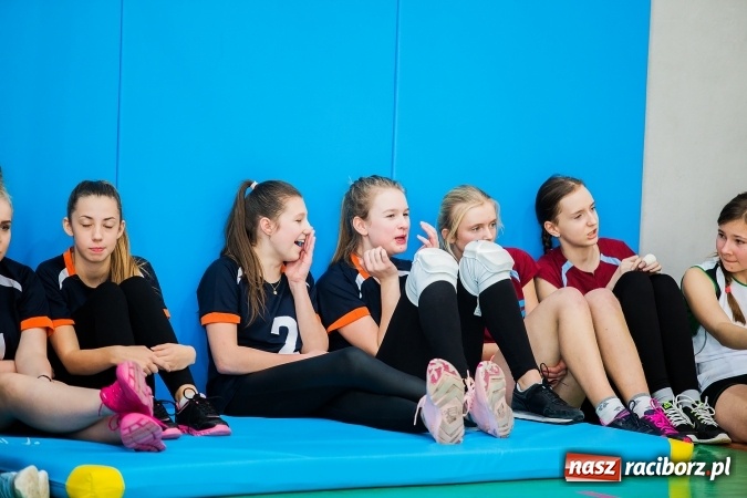 Zdjęcie w galerii na portalu naszraciborz.pl:  II Turniej Dwójek Siatkarskich Dziewcząt wiadomości z regionu