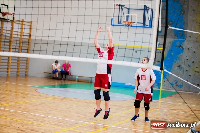 Zdjęcie w galerii na portalu naszraciborz.pl:  II Turniej Dwójek Siatkarskich Dziewcząt wiadomości z regionu