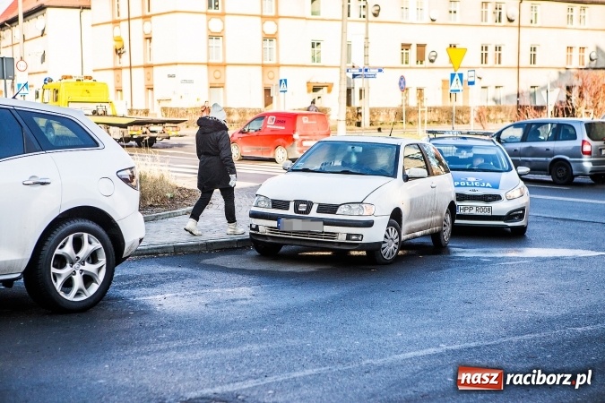 Zdjęcie w galerii na portalu naszraciborz.pl: Kolizja trzech samochodów na skrzyżowaniu Eichendorffa i Kościuszki wiadomości z regionu