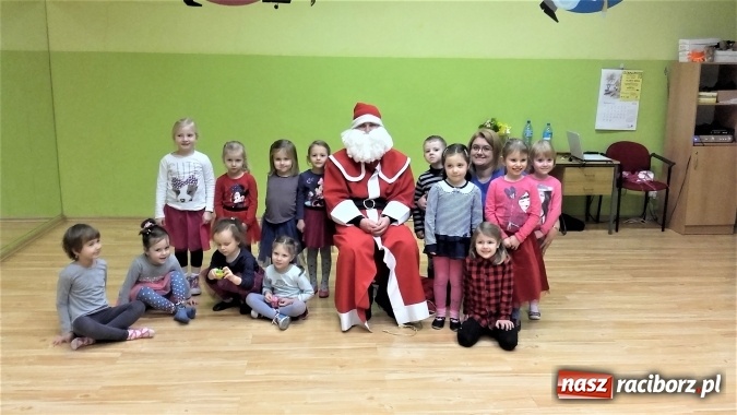 Zdjęcie w galerii na portalu naszraciborz.pl: Młodzieżowy Dom Kultury gościł Mikołaja przez dwa dni wiadomości z regionu