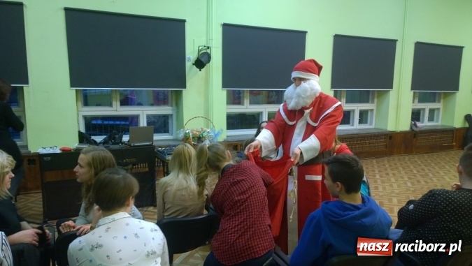 Zdjęcie w galerii na portalu naszraciborz.pl: Młodzieżowy Dom Kultury gościł Mikołaja przez dwa dni wiadomości z regionu