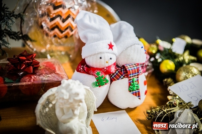 Zdjęcie w galerii na portalu naszraciborz.pl: Radosna Nowina, czyli jasełka i jarmark świąteczny w SP1 wiadomości z regionu