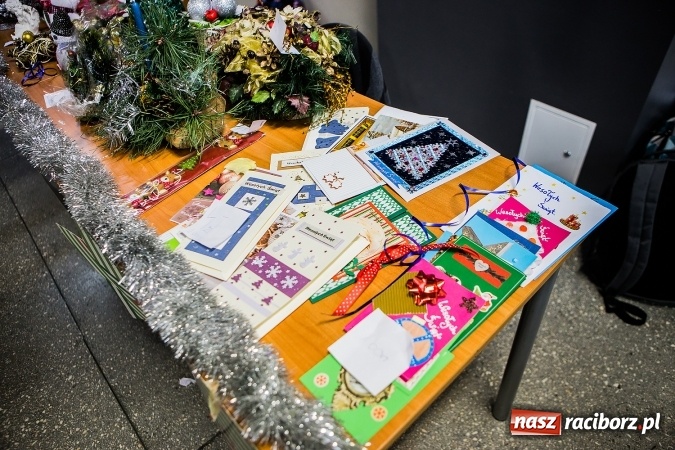 Zdjęcie w galerii na portalu naszraciborz.pl: Radosna Nowina, czyli jasełka i jarmark świąteczny w SP1 wiadomości z regionu