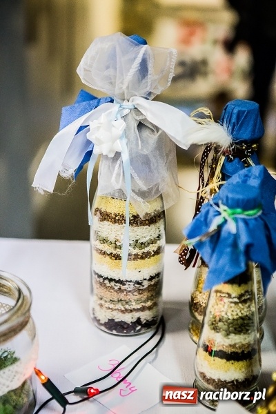 Zdjęcie w galerii na portalu naszraciborz.pl: Radosna Nowina, czyli jasełka i jarmark świąteczny w SP1 wiadomości z regionu