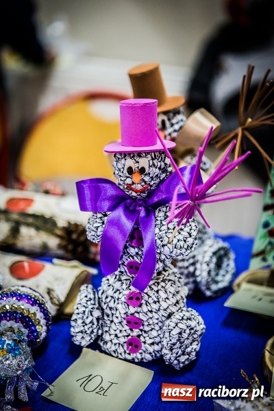 Zdjęcie w galerii na portalu naszraciborz.pl: Radosna Nowina, czyli jasełka i jarmark świąteczny w SP1 wiadomości z regionu