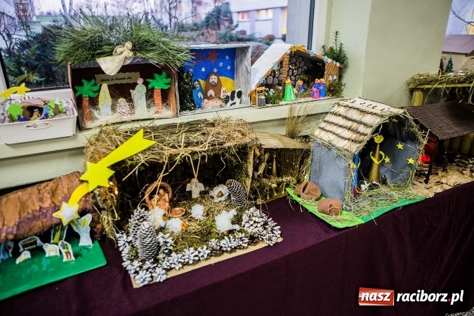 Zdjęcie w galerii na portalu naszraciborz.pl: Radosna Nowina, czyli jasełka i jarmark świąteczny w SP1 wiadomości z regionu