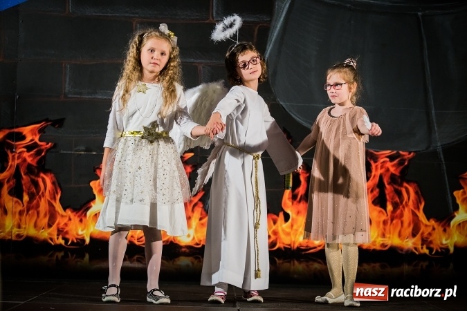 Zdjęcie w galerii na portalu naszraciborz.pl: Radosna Nowina, czyli jasełka i jarmark świąteczny w SP1 wiadomości z regionu