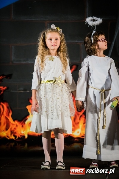 Zdjęcie w galerii na portalu naszraciborz.pl: Radosna Nowina, czyli jasełka i jarmark świąteczny w SP1 wiadomości z regionu