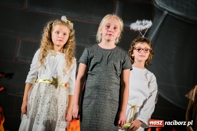 Zdjęcie w galerii na portalu naszraciborz.pl: Radosna Nowina, czyli jasełka i jarmark świąteczny w SP1 wiadomości z regionu