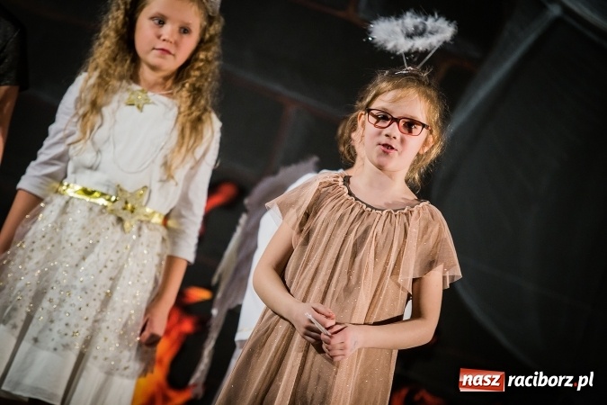 Zdjęcie w galerii na portalu naszraciborz.pl: Radosna Nowina, czyli jasełka i jarmark świąteczny w SP1 wiadomości z regionu