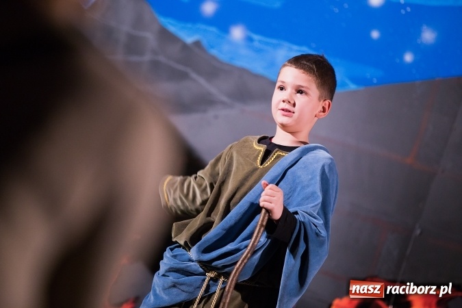 Zdjęcie w galerii na portalu naszraciborz.pl: Radosna Nowina, czyli jasełka i jarmark świąteczny w SP1 wiadomości z regionu