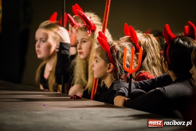 Zdjęcie w galerii na portalu naszraciborz.pl: Radosna Nowina, czyli jasełka i jarmark świąteczny w SP1 wiadomości z regionu