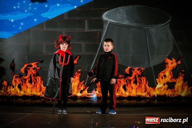 Zdjęcie w galerii na portalu naszraciborz.pl: Radosna Nowina, czyli jasełka i jarmark świąteczny w SP1 wiadomości z regionu