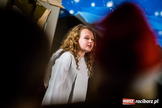 Zdjęcie w galerii na portalu naszraciborz.pl: Radosna Nowina, czyli jasełka i jarmark świąteczny w SP1 wiadomości z regionu