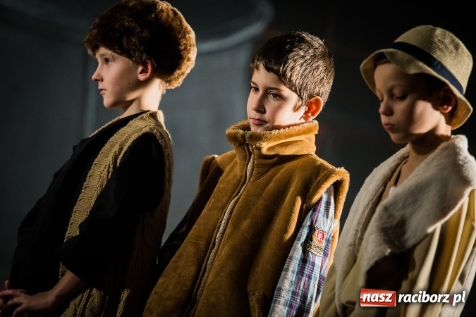 Zdjęcie w galerii na portalu naszraciborz.pl: Radosna Nowina, czyli jasełka i jarmark świąteczny w SP1 wiadomości z regionu