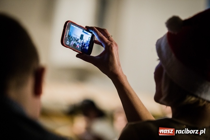 Zdjęcie w galerii na portalu naszraciborz.pl: Radosna Nowina, czyli jasełka i jarmark świąteczny w SP1 wiadomości z regionu