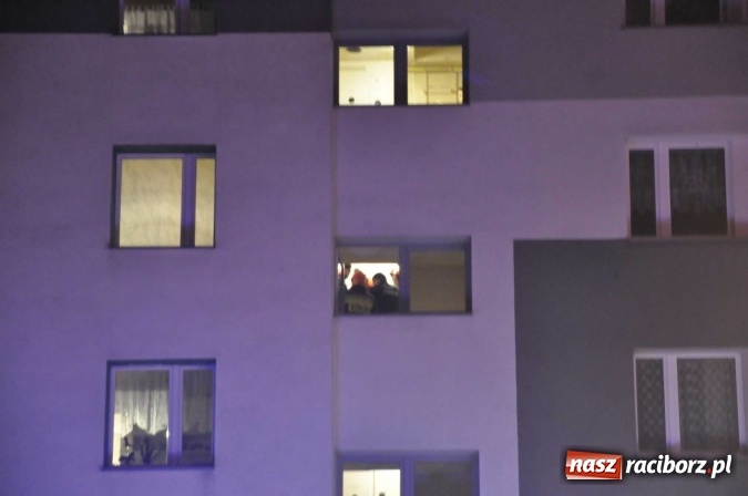 Zdjęcie w galerii na portalu naszraciborz.pl: Dwa wozy strażackie pognały na Łąkową. Ludzie zgłosili zadymienie wiadomości z regionu