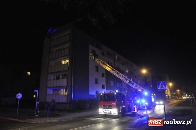 Zdjęcie w galerii na portalu naszraciborz.pl: Dwa wozy strażackie pognały na Łąkową. Ludzie zgłosili zadymienie wiadomości z regionu