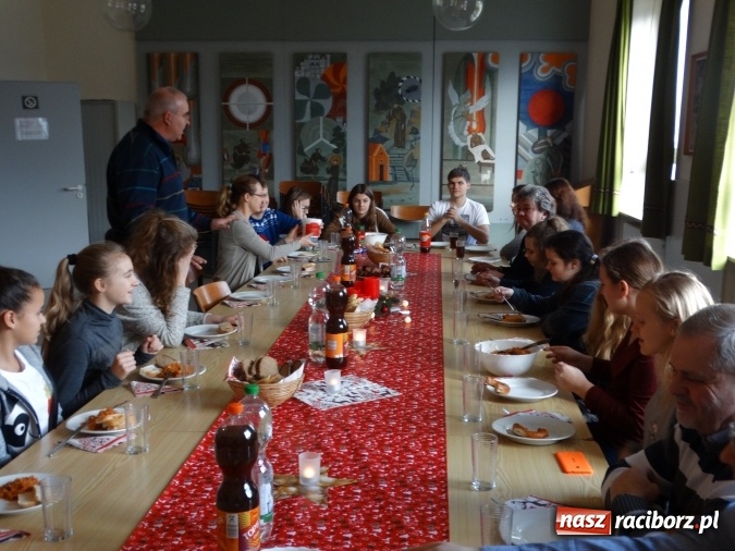 Zdjęcie w galerii na portalu naszraciborz.pl: Raciborzanie wśród przyjaciół, czyli występy młodych artystów MDK z Raciborza w sercu Bawarii - część I  wiadomości z regionu