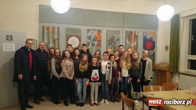 Zdjęcie w galerii na portalu naszraciborz.pl: Raciborzanie wśród przyjaciół, czyli występy młodych artystów MDK z Raciborza w sercu Bawarii - część I  wiadomości z regionu