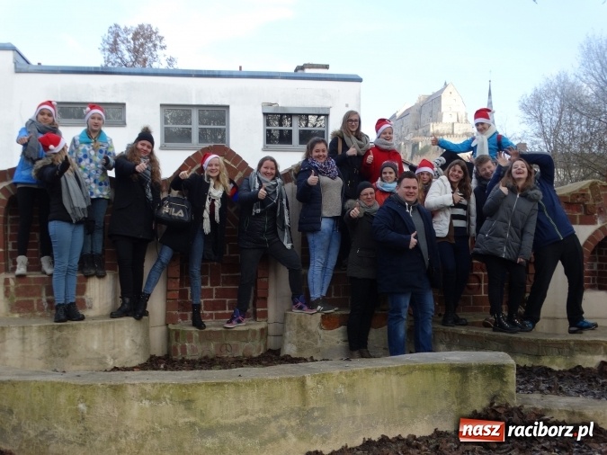 Zdjęcie w galerii na portalu naszraciborz.pl: Raciborzanie wśród przyjaciół, czyli występy młodych artystów MDK z Raciborza w sercu Bawarii - część I  wiadomości z regionu