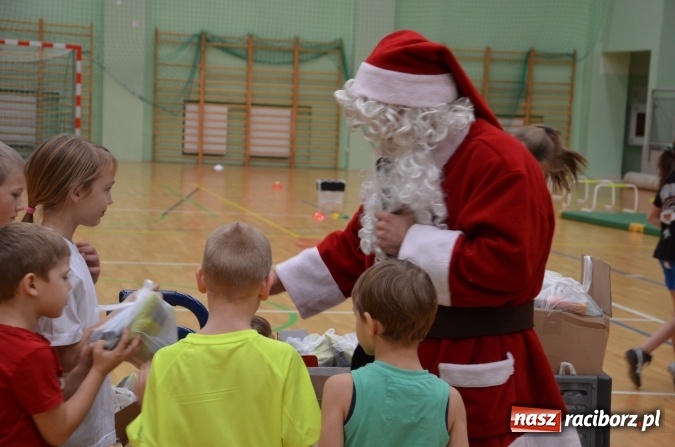 Zdjęcie w galerii na portalu naszraciborz.pl: Święty Mikołaj odwiedził najmłodszych zawodników MKZ Unia wiadomości z regionu