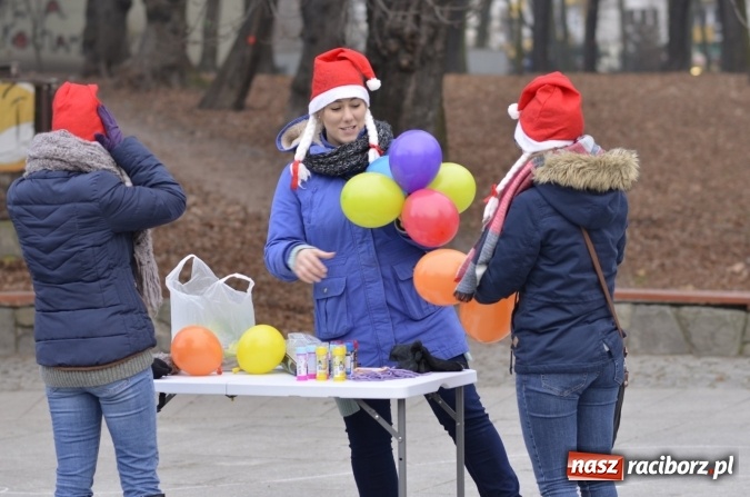 Zdjęcie w galerii na portalu naszraciborz.pl: Poszukiwany przez dzieci z Fiku-Miku i z Przedszkola nr 13 Mikołaj znalazł się w Parku Roth  wiadomości z regionu