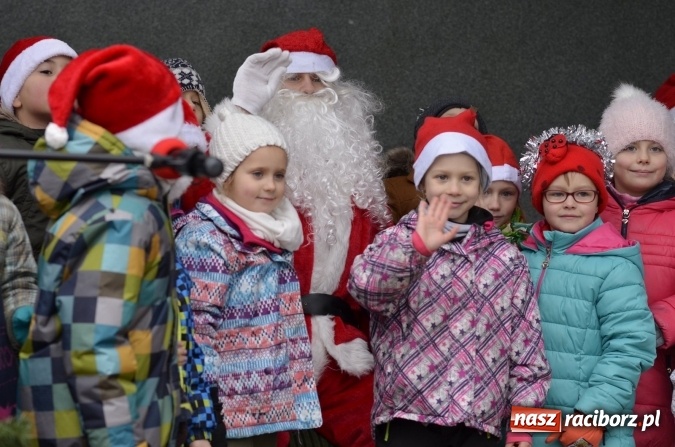 Zdjęcie w galerii na portalu naszraciborz.pl: Poszukiwany przez dzieci z Fiku-Miku i z Przedszkola nr 13 Mikołaj znalazł się w Parku Roth  wiadomości z regionu