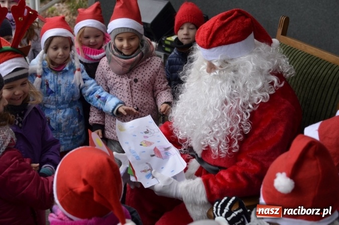 Zdjęcie w galerii na portalu naszraciborz.pl: Poszukiwany przez dzieci z Fiku-Miku i z Przedszkola nr 13 Mikołaj znalazł się w Parku Roth  wiadomości z regionu