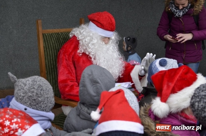Zdjęcie w galerii na portalu naszraciborz.pl: Poszukiwany przez dzieci z Fiku-Miku i z Przedszkola nr 13 Mikołaj znalazł się w Parku Roth  wiadomości z regionu