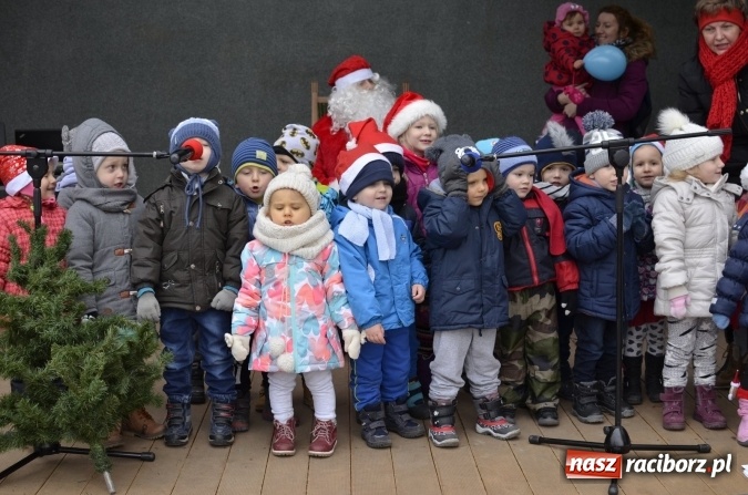 Zdjęcie w galerii na portalu naszraciborz.pl: Poszukiwany przez dzieci z Fiku-Miku i z Przedszkola nr 13 Mikołaj znalazł się w Parku Roth  wiadomości z regionu