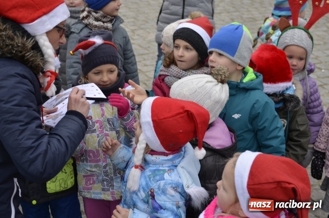 Zdjęcie w galerii na portalu naszraciborz.pl: Poszukiwany przez dzieci z Fiku-Miku i z Przedszkola nr 13 Mikołaj znalazł się w Parku Roth  wiadomości z regionu