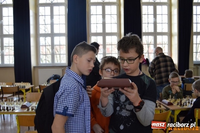 Zdjęcie w galerii na portalu naszraciborz.pl: XII Mikołajkowy Turniej Szachowy w SP4 wiadomości z regionu