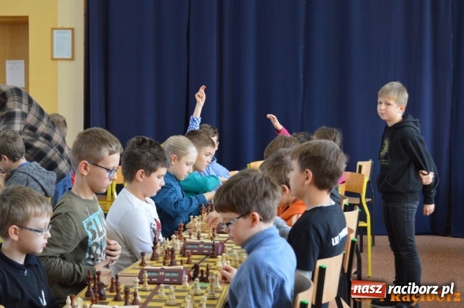Zdjęcie w galerii na portalu naszraciborz.pl: XII Mikołajkowy Turniej Szachowy w SP4 wiadomości z regionu