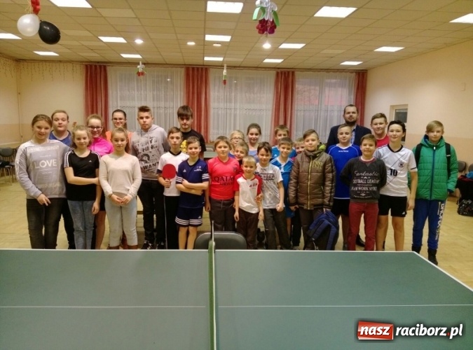 Zdjęcie w galerii na portalu naszraciborz.pl: Gminny turniej tenisa stołowego o Puchar Burmistrza Krzanowic wiadomości z regionu
