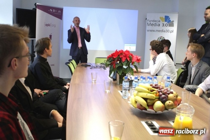 Zdjęcie w galerii na portalu naszraciborz.pl: Młodzi programiści z ZST walczą ze smogiem w Rybniku wiadomości z regionu