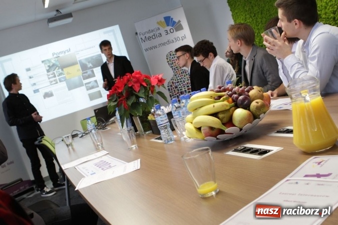 Zdjęcie w galerii na portalu naszraciborz.pl: Młodzi programiści z ZST walczą ze smogiem w Rybniku wiadomości z regionu