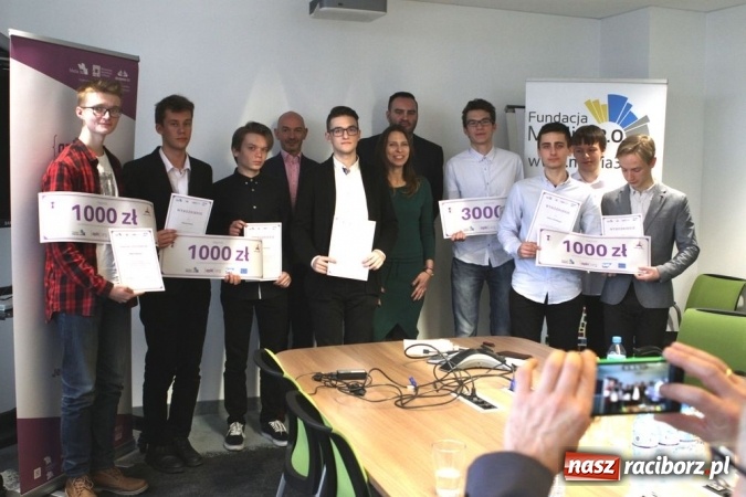 Zdjęcie w galerii na portalu naszraciborz.pl: Młodzi programiści z ZST walczą ze smogiem w Rybniku wiadomości z regionu