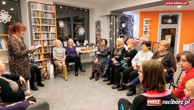 Zdjęcie w galerii na portalu naszraciborz.pl: Grudniowe poetyckie spotkanie Klubu Przyjaciół Biblioteki na Ostrogu  wiadomości z regionu