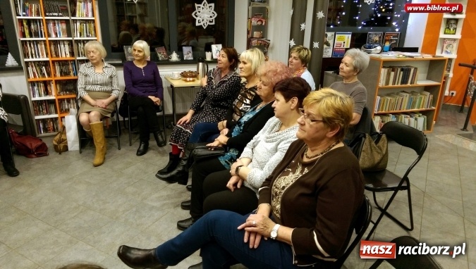 Zdjęcie w galerii na portalu naszraciborz.pl: Grudniowe poetyckie spotkanie Klubu Przyjaciół Biblioteki na Ostrogu  wiadomości z regionu